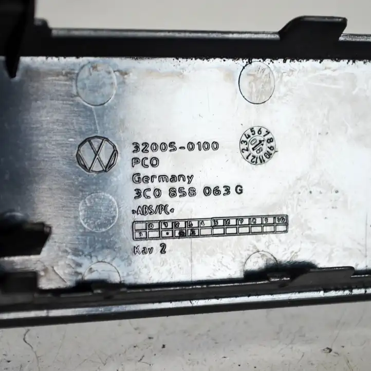 Volkswagen PASSAT B6 (2005 - 2010) 3C0858063G Прочие детали салона — фото 3