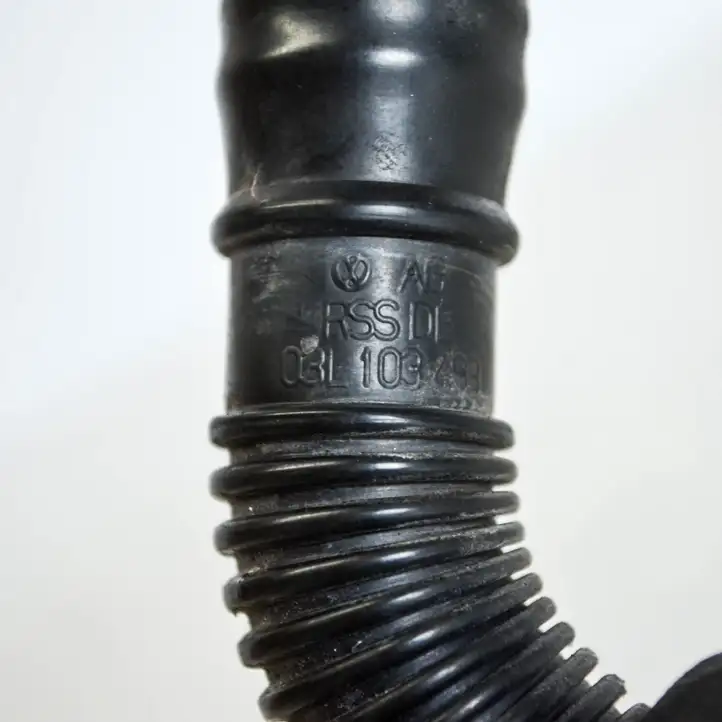 Volkswagen PASSAT B6 (2005 - 2010) 03L103493 Трубка подачи воздуха — фото 5