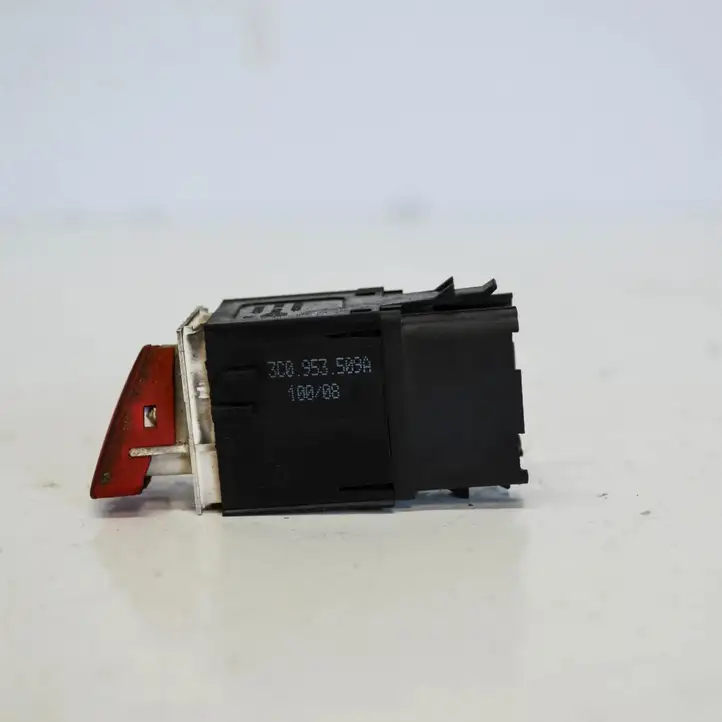 Volkswagen PASSAT B6 (2005 - 2010) 3C0953509A Кнопка фаркопа в багажнике — фото 2