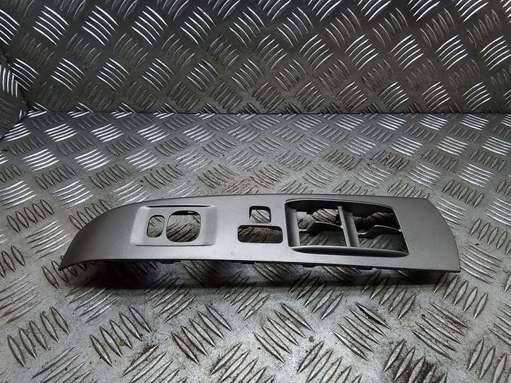 Toyota Prius (XW20) (2003 - 2009)  7423247070 Отделка кнопок стеклоподъемника 