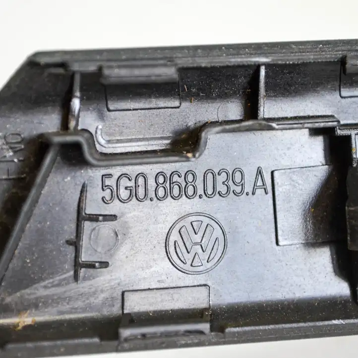 Volkswagen Golf VII (2013 - 2019) 5G0868039A Прочие детали салона — фото 3