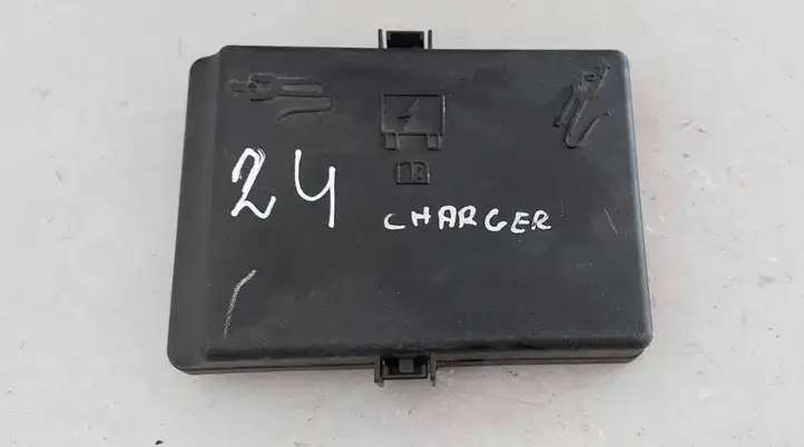 Dodge Charger (2014 - ) 7171465630 Крышка ящика аккумулятора — фото 1