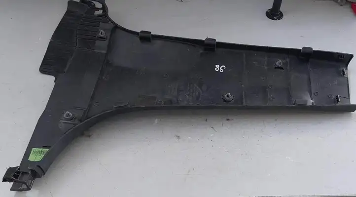 Kia Sportage (2016 - 2018) 85846F1500 Нижняя обшивка стойки B — фото 2