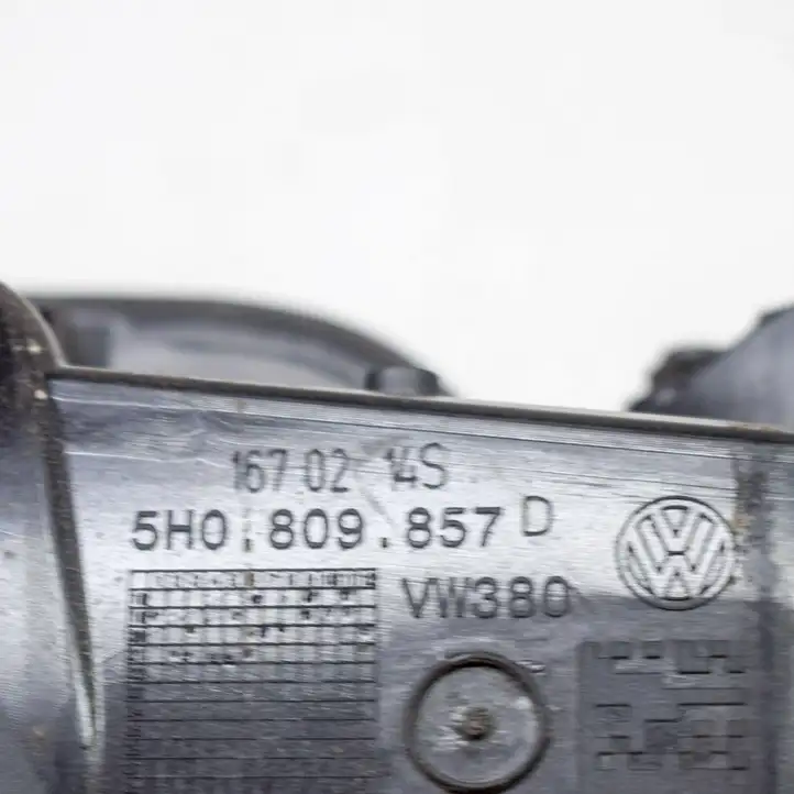 Volkswagen Golf VIII (2019 - ) 5H0809857D Отделка лючка топливного бака — фото 6