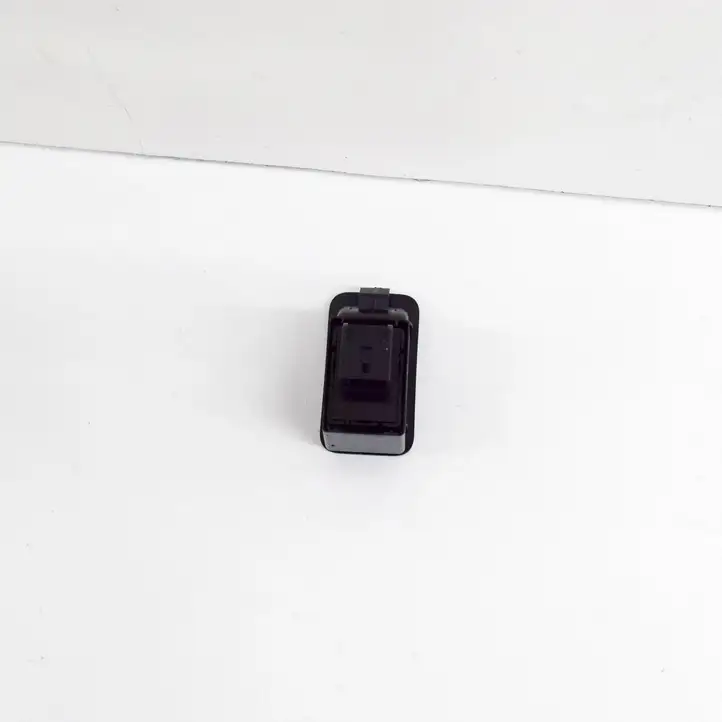 Audi Q3 F3 (2018 - ) 83A959831 Кнопка закрытия багажника — фото 3