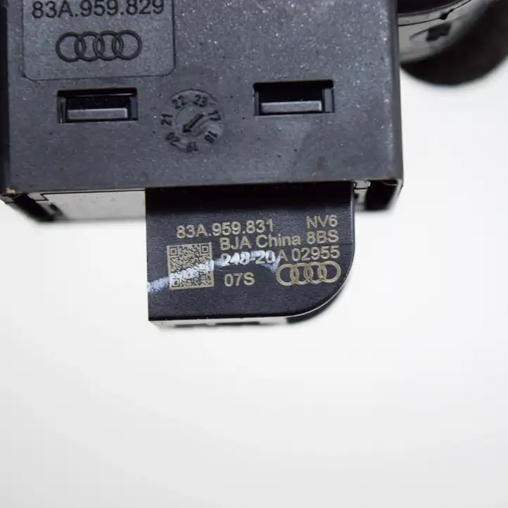 Audi Q3 F3 (2018 - ) 83A959831 Кнопка закрытия багажника — фото 7