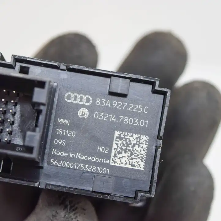 Audi Q3 F3 (2018 - ) 83A927225C Кнопка ручного тормоза — фото 6