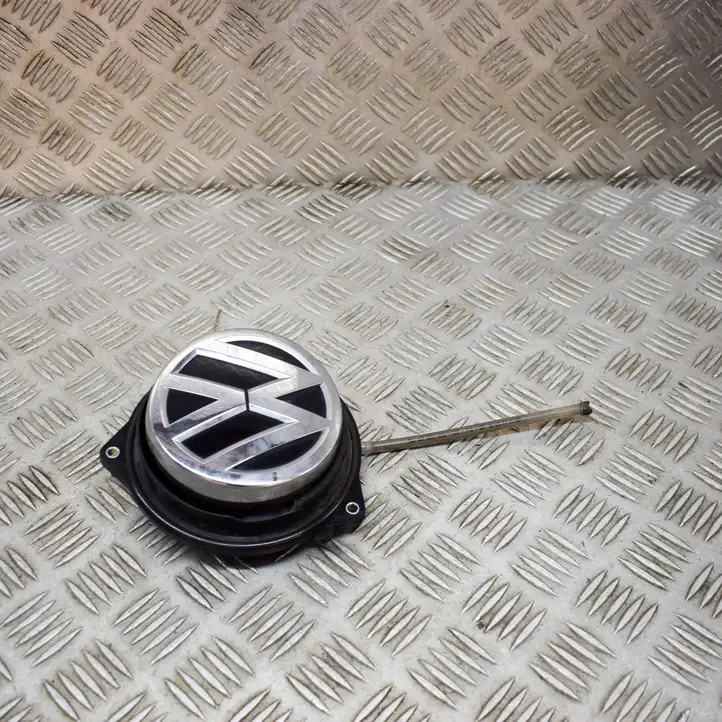 Volkswagen Golf VII (2013 - 2019) 5G9827469D Ручка крышки багажника — фото 4