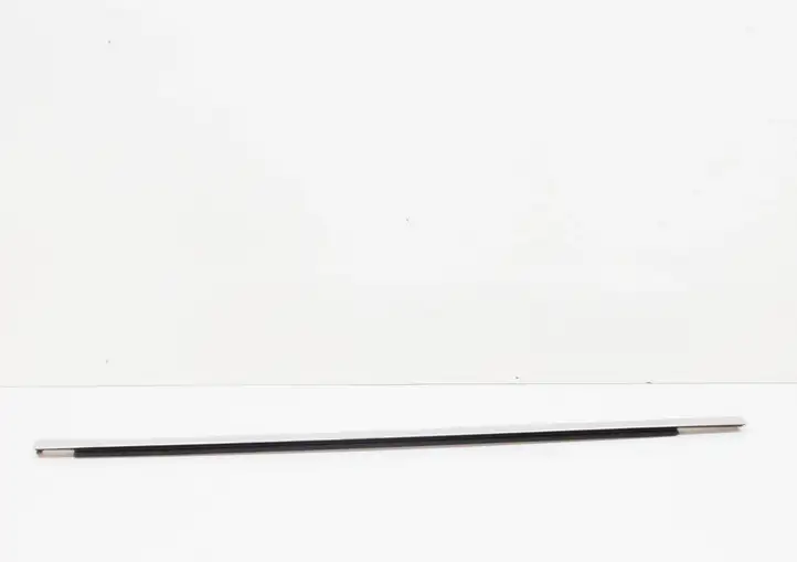 Tesla Model X (2015 - 2021) 103216888D Накладка стекла задней двери — фото 1