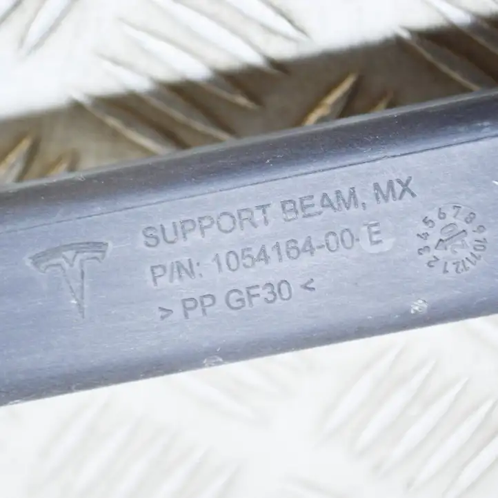 Tesla Model X (2015 - 2021) 105416400E Кронштейн панели радиатора — фото 6