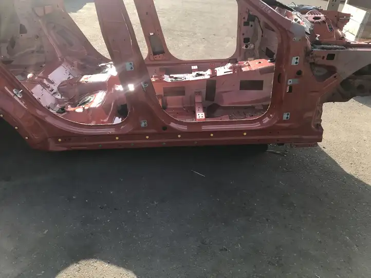 Maserati Levante (2017 - ) Порог кузова — фото 1