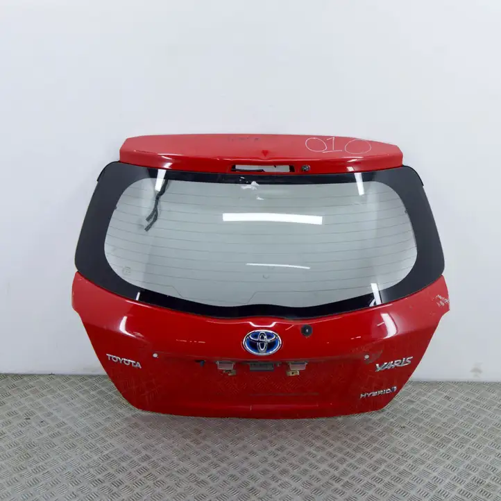 Toyota Yaris (2014 - 2019) 670050D121 Крышка багажника — фото 1