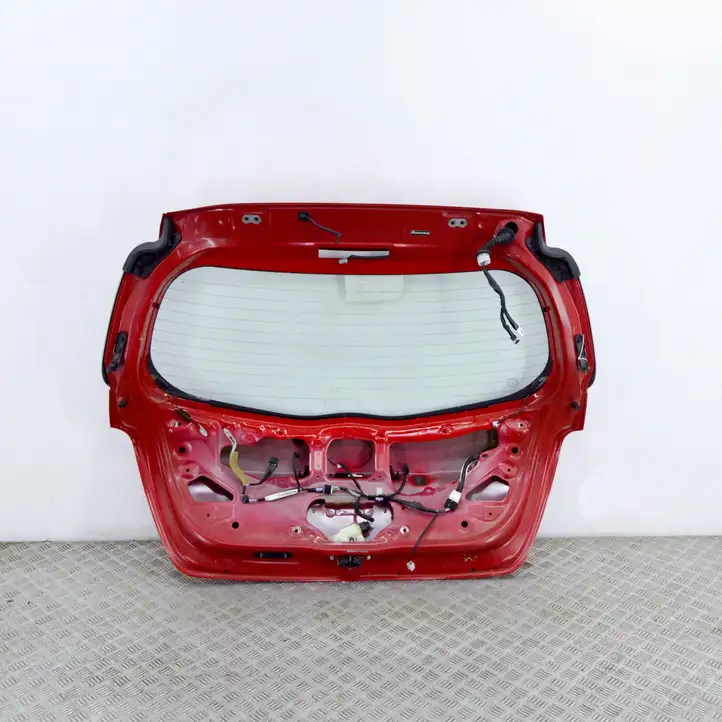 Toyota Yaris (2014 - 2019) 670050D121 Крышка багажника — фото 2