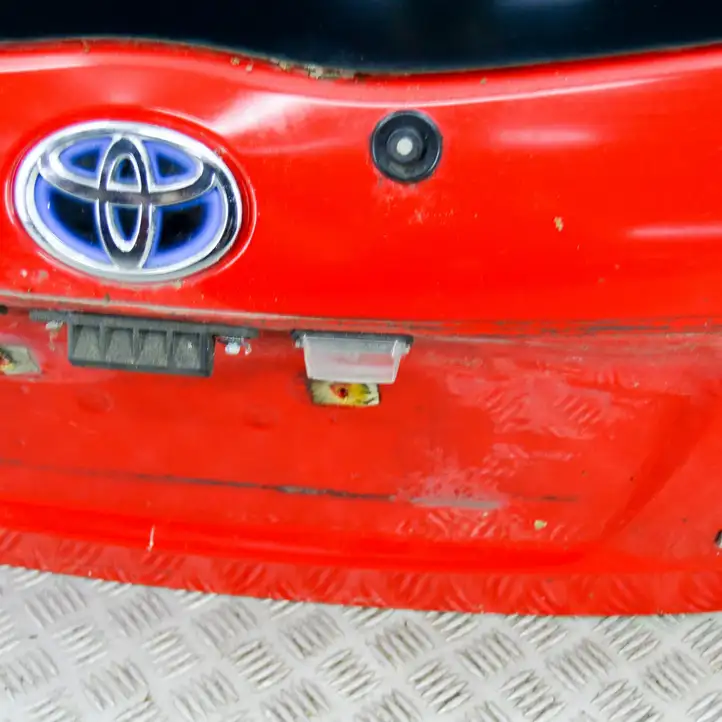 Toyota Yaris (2014 - 2019) 670050D121 Крышка багажника — фото 3