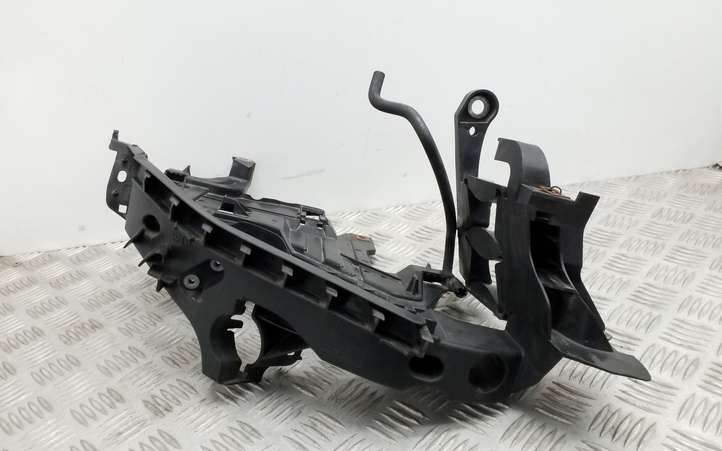 Audi A4 (2007 - 2011)  8K0805608R Держатель передней фары