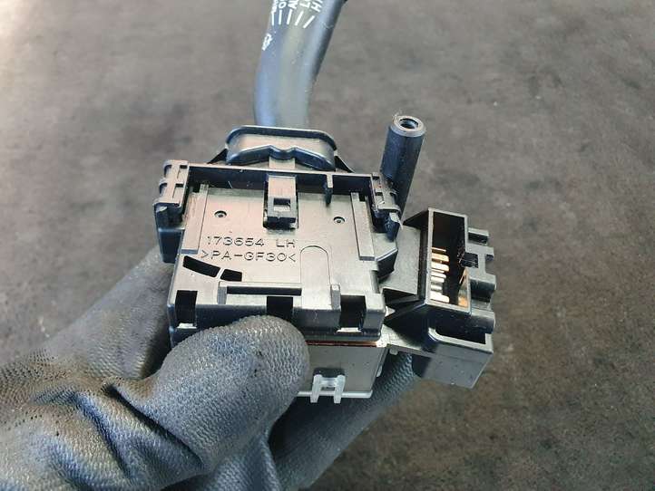Toyota Avensis T250 (2003 - 2006)  8465205170 Ручка стеклоочистителей