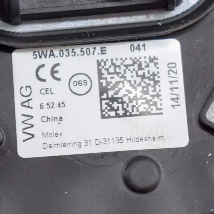 Volkswagen Golf VIII (2019 - ) 5WA035507E GPS антенна — фото 6