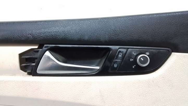 Volkswagen PASSAT B7 USA (2012 - 2016)  561867011A Обшивка передней двери