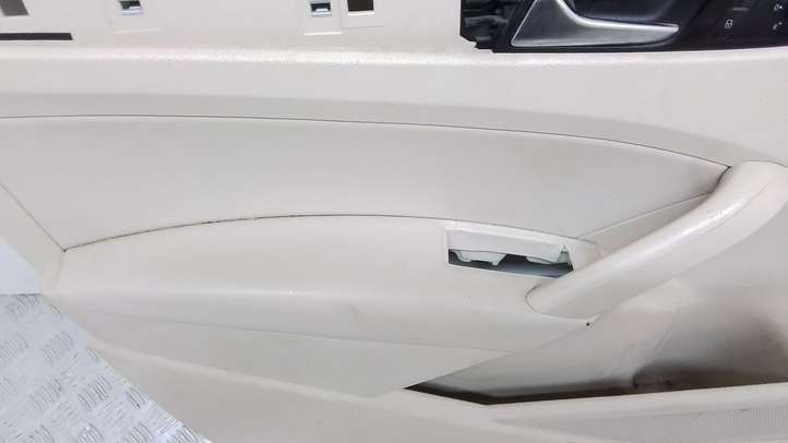 Volkswagen PASSAT B7 USA (2012 - 2016)  561867011A Обшивка передней двери