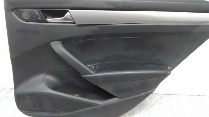 Volkswagen PASSAT B7 USA (2012 - 2016)  561867212 Обшивка задней двери