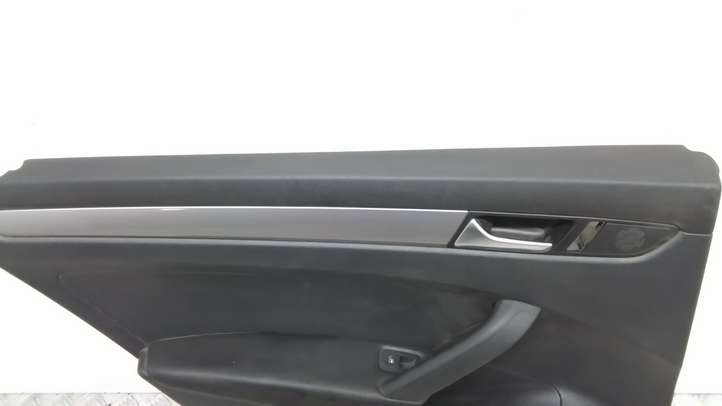 Volkswagen PASSAT B7 USA (2012 - 2016)  561867211 Обшивка задней двери