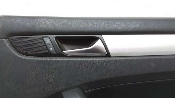 Volkswagen PASSAT B7 USA (2012 - 2016)  561867212 Обшивка задней двери