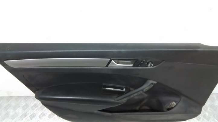 Volkswagen PASSAT B7 USA (2012 - 2016)  561867011 Обшивка передней двери