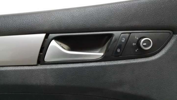 Volkswagen PASSAT B7 USA (2012 - 2016)  561867011 Обшивка передней двери