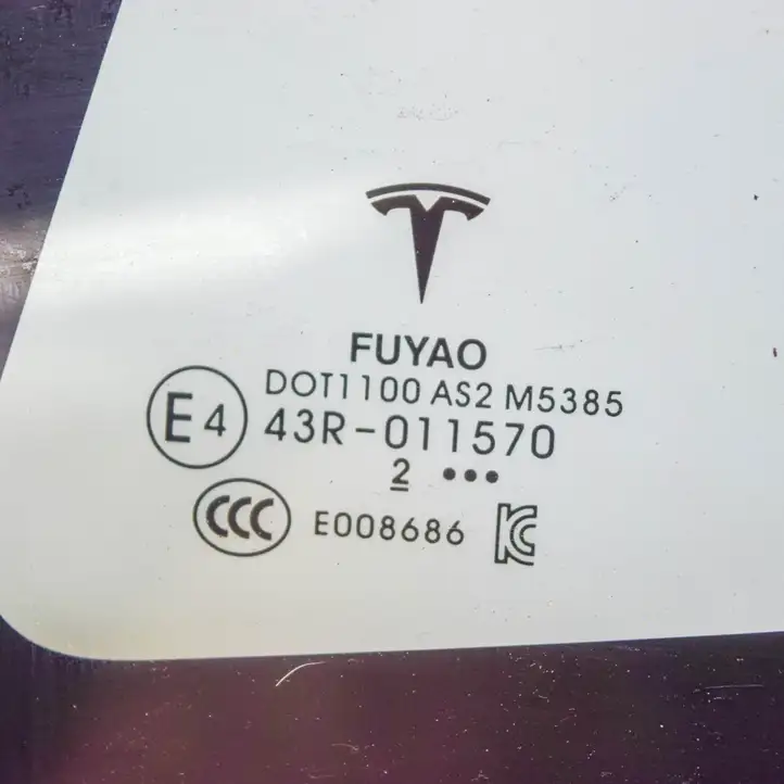 Tesla Model 3 (2017 - 2023) 151497801B Заднее боковое стекло — фото 4