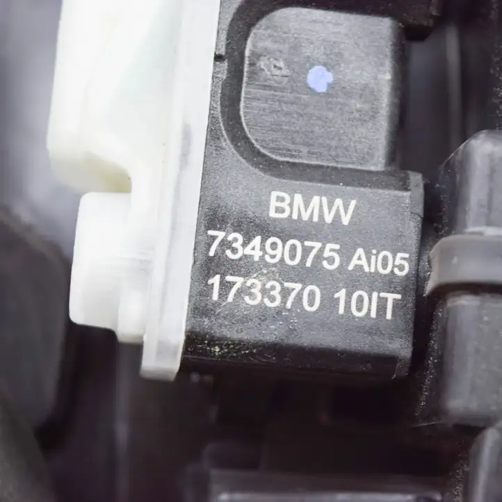 BMW iX3 G08 (2020 - ) 7349075 Отделка лючка топливного бака — фото 4