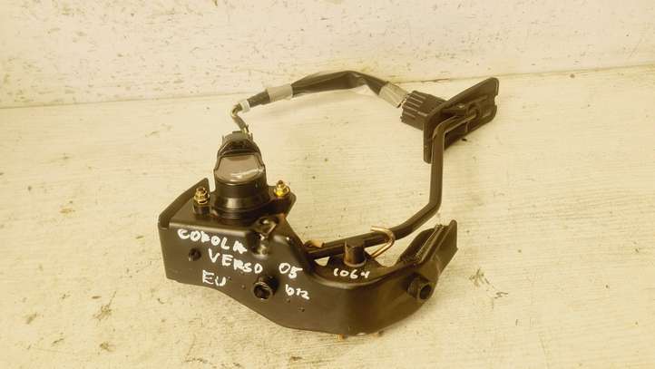Toyota Corolla Verso AR10 (2004 - 2009)  822230F040C Педаль акселератора