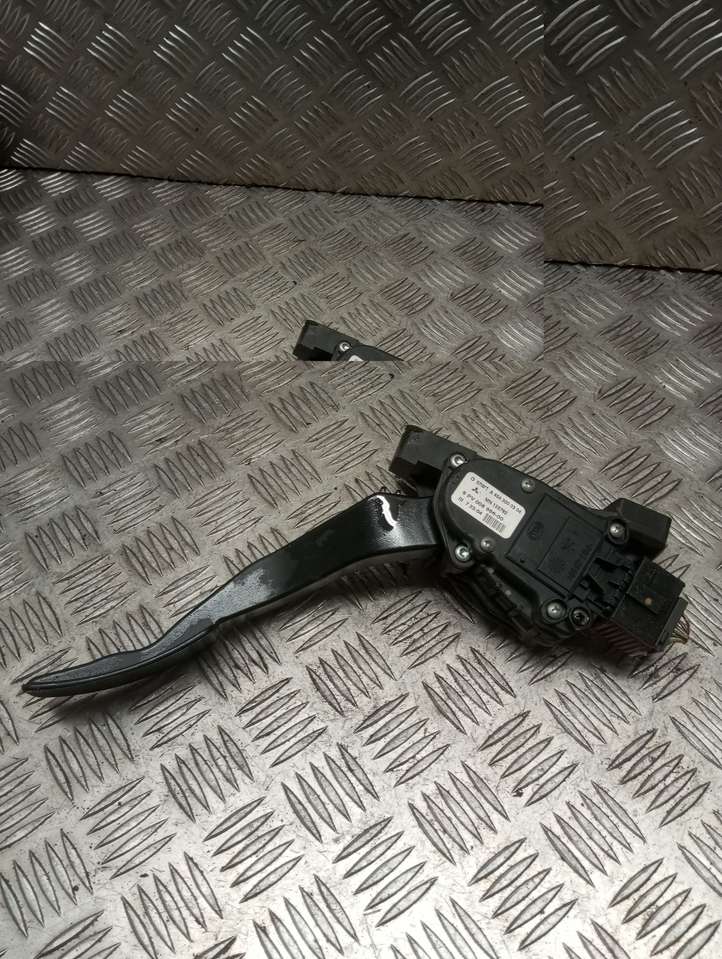 Mitsubishi Colt (2004 - 2008)  A4543000304 Педаль акселератора