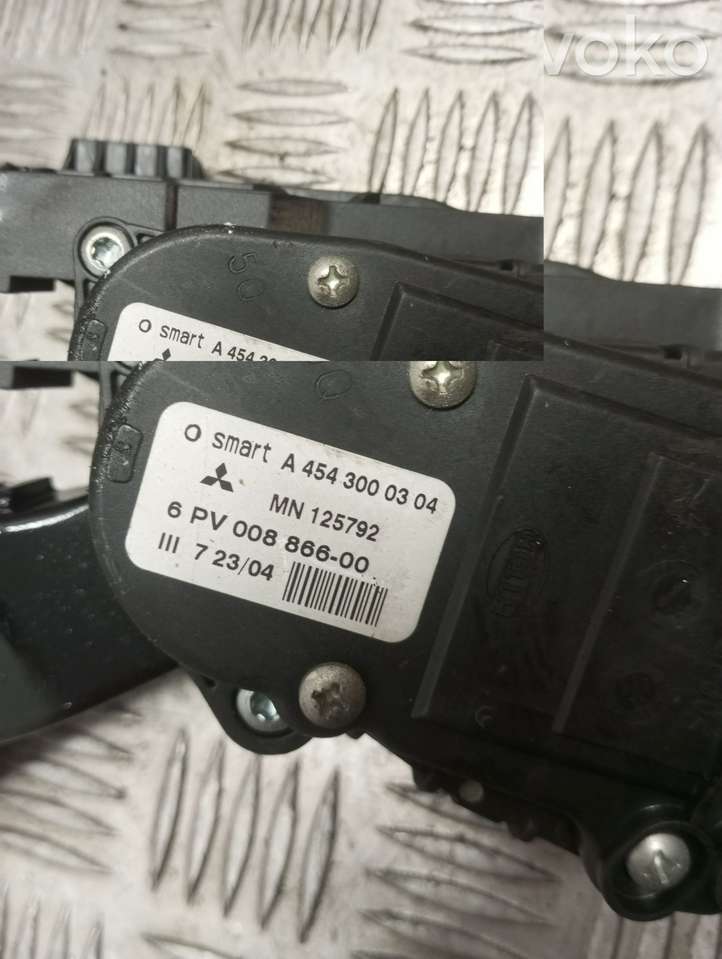 Mitsubishi Colt (2004 - 2008)  A4543000304 Педаль акселератора