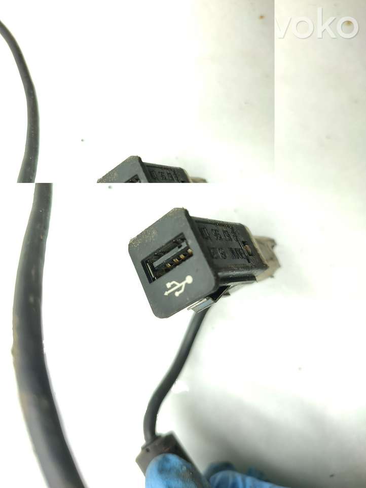 BMW 5 GT F07 (2010 - 2017)  9167196 Разъем USB