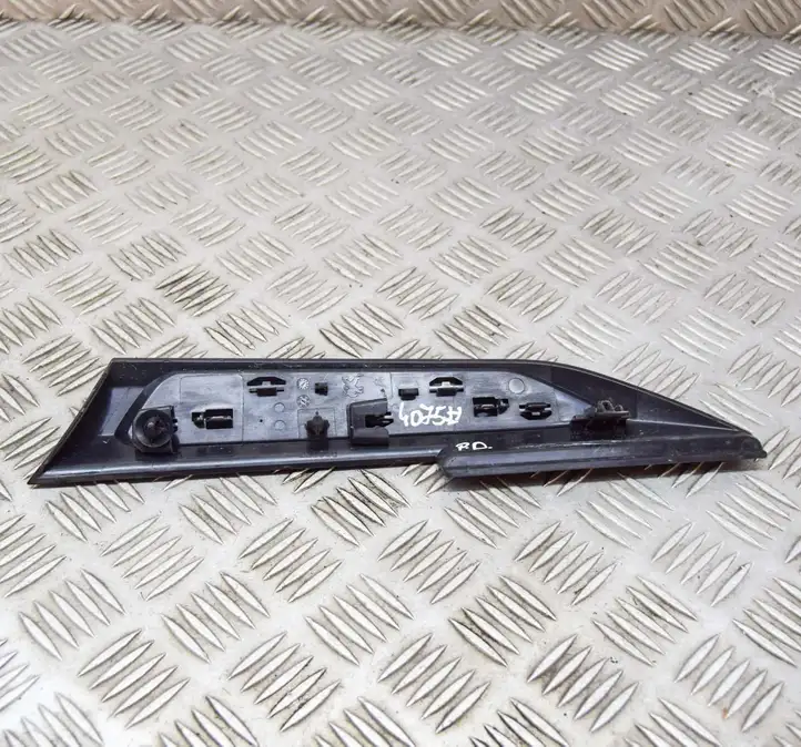 Peugeot 2008 II (2019 - ) 9825860880 Молдинг крыла — фото 2