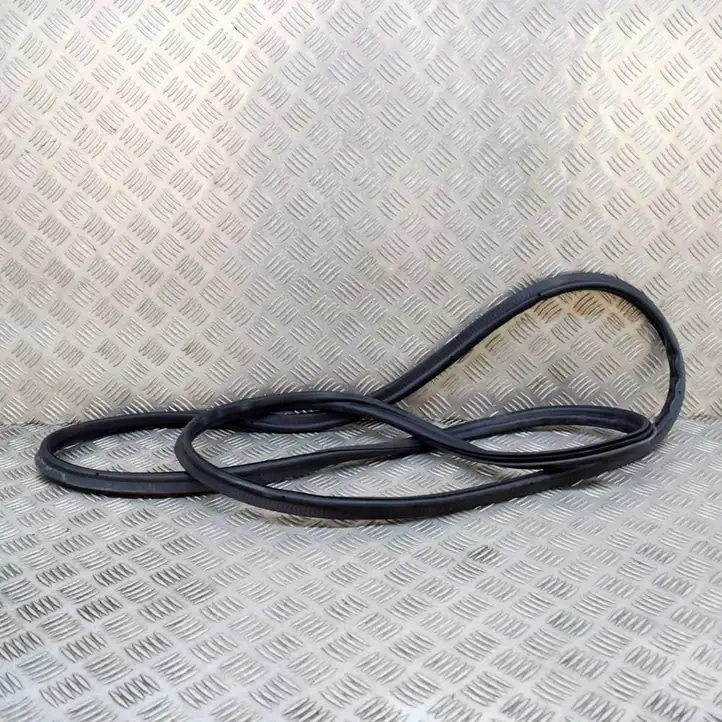 Skoda Fabia Mk3 (NJ) (2015 - 2021) 6V9827705D Уплотнитель багажной двери (кузов) — фото 1