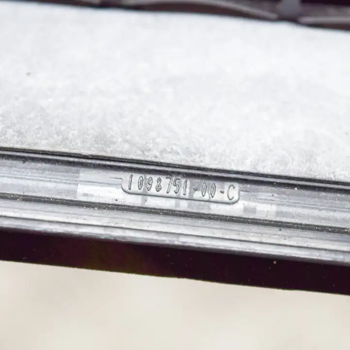 Tesla Model 3 (2017 - 2023) 109875100C Вентиляционная решетка кузова — фото 6