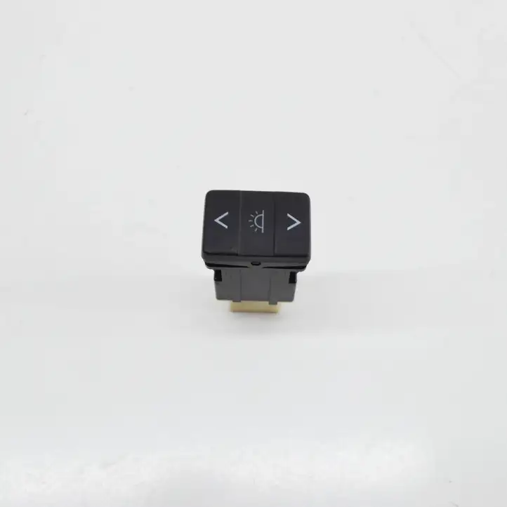 Toyota Land Cruiser (J150) (2009 - ) 8417060030 Кнопка фаркопа в багажнике — фото 4