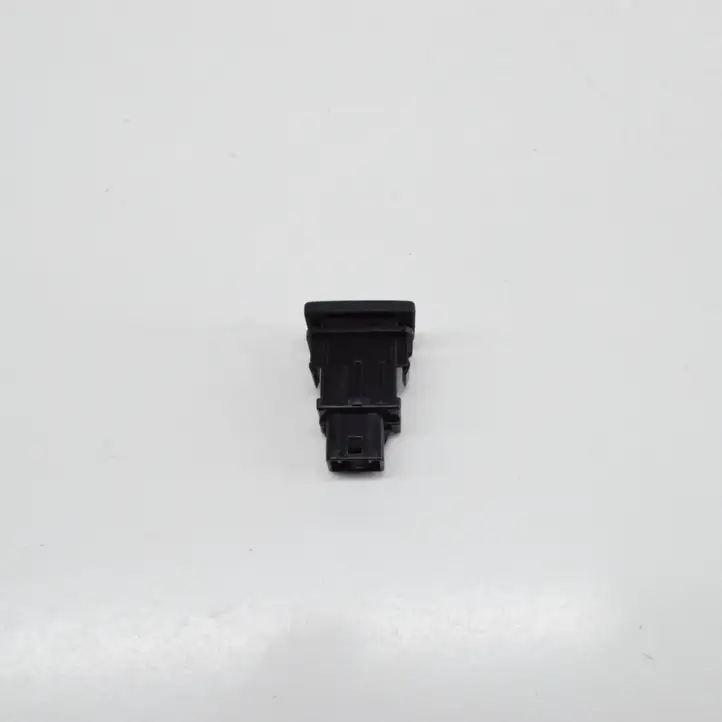 Toyota Land Cruiser (J150) (2009 - ) 8487160040 Кнопка фаркопа в багажнике — фото 5