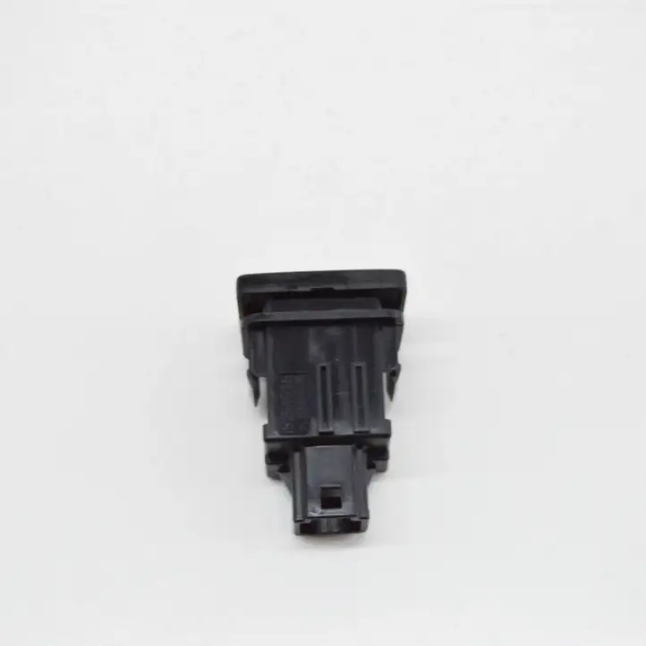 Toyota Land Cruiser (J150) (2009 - ) 8415033051 Кнопка фаркопа в багажнике — фото 5