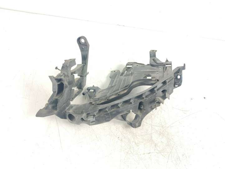 Audi A4 (2007 - 2011)  8K0805607A Держатель передней фары