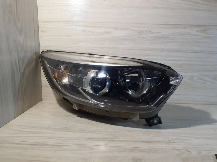 Renault Captur (2013 - 2020) 260100947R Передняя фара — фото 1