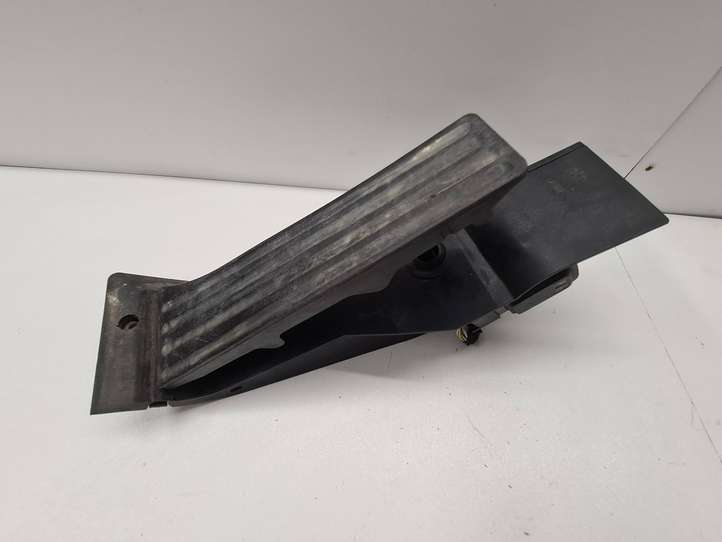 BMW 5 E60 E61 (2004 - 2010)  6772646 Педаль акселератора