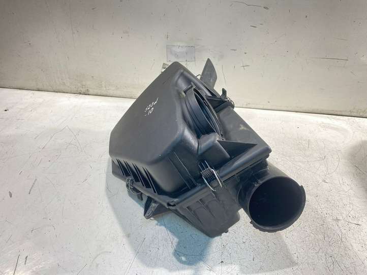BMW 5 E60 E61 (2004 - 2010)  13717795892 Коробка воздушного фильтра