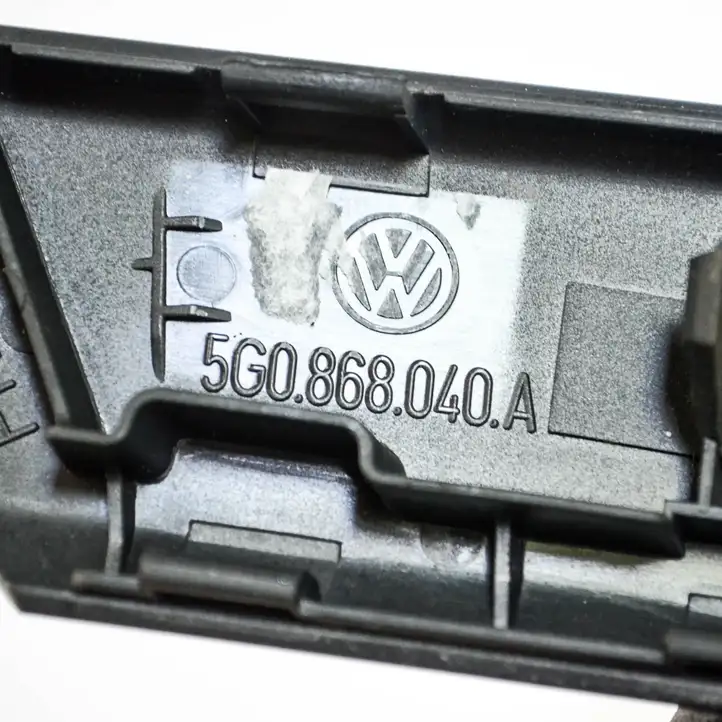 Volkswagen Golf VII (2013 - 2019) 5G0868040A Прочие детали салона — фото 3