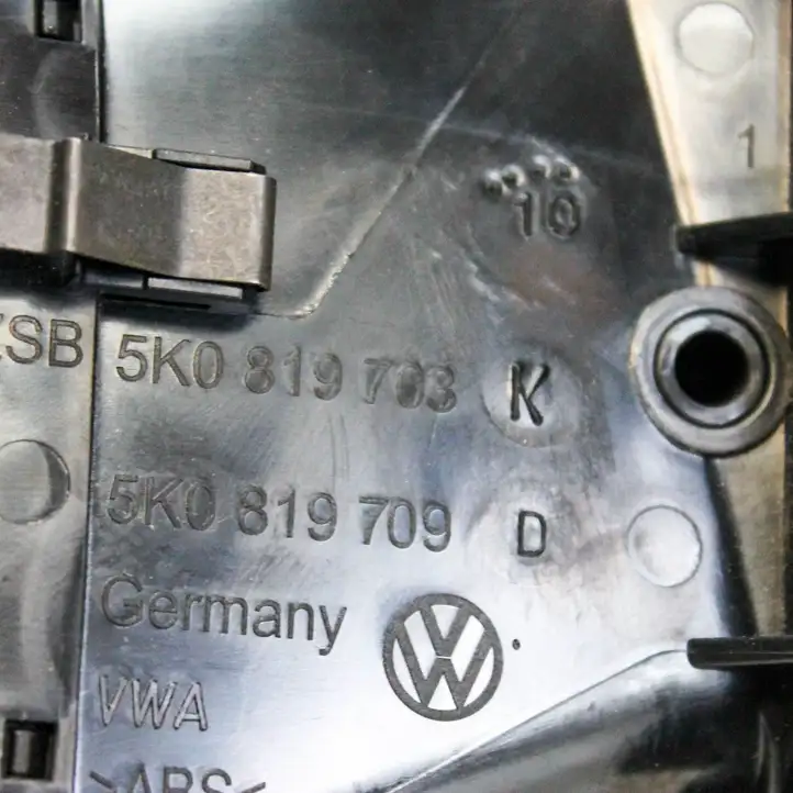 Volkswagen Golf VI (2009 - 2013) 5K0819703K Воздушная решетка панели — фото 4