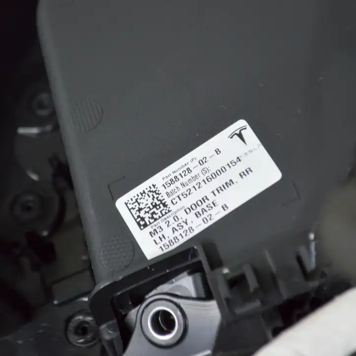 Tesla Model 3 (2017 - 2023) 158812802B Обшивка задней двери — фото 5