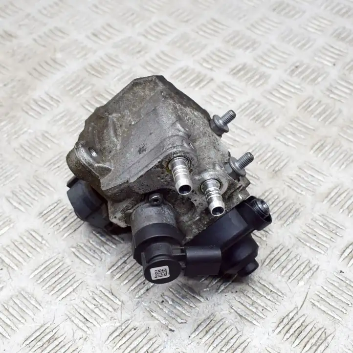 Volkswagen PASSAT B7 (2011 - 2014) 03L130755L Топливный насос — фото 1