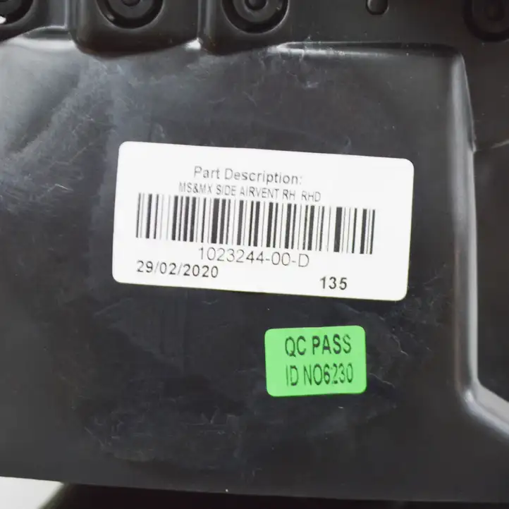Tesla Model X (2015 - 2021) 104586109C Декоративная планка — фото 8