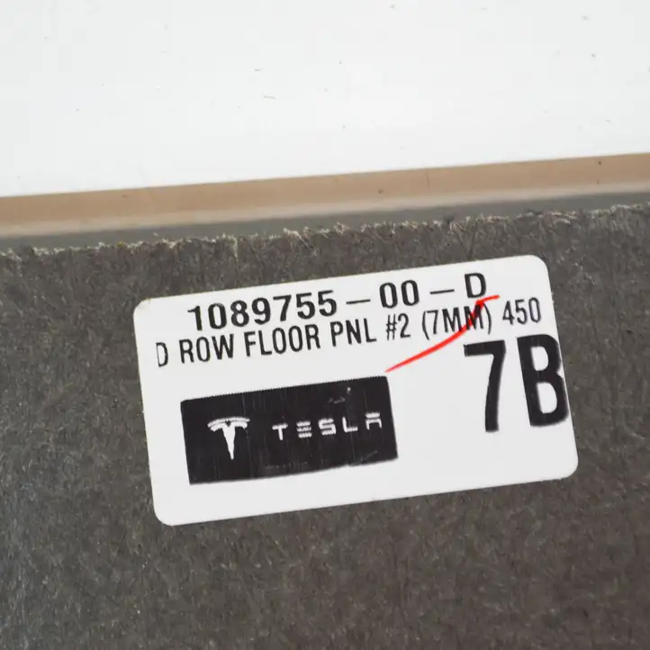 Tesla Model X (2015 - 2021) 108975500D Задний коврик салона — фото 5
